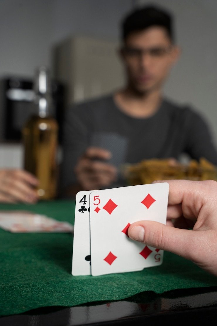Antarmuka aplikasi mobile nagakoin99 menampilkan permainan slot dan meja dealer langsung